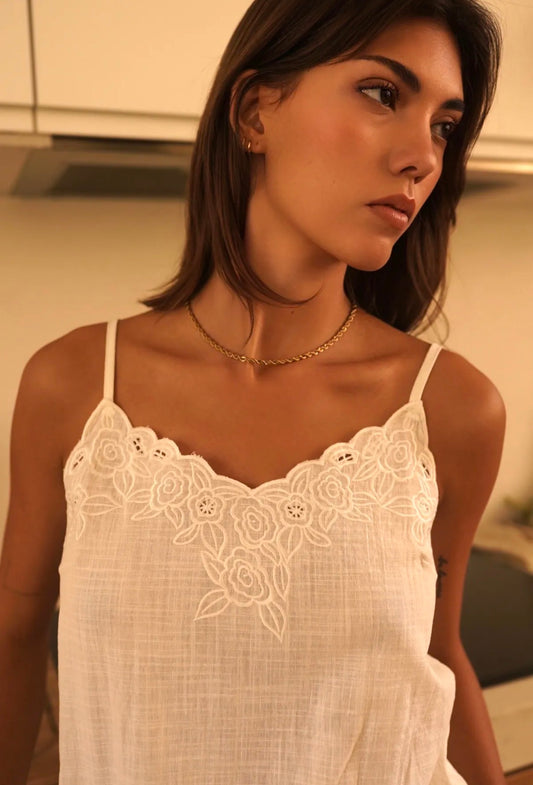 Top dentelle blanc ou kaki