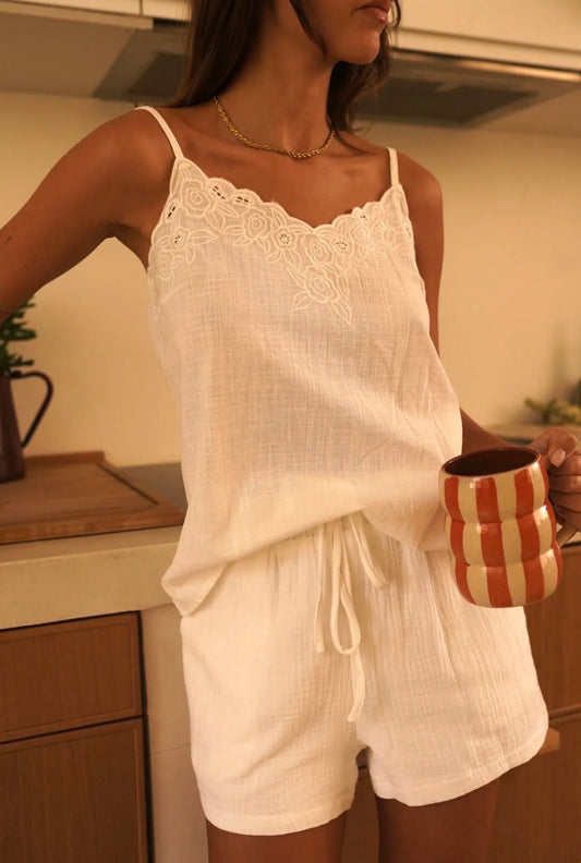 Top dentelle blanc ou kaki